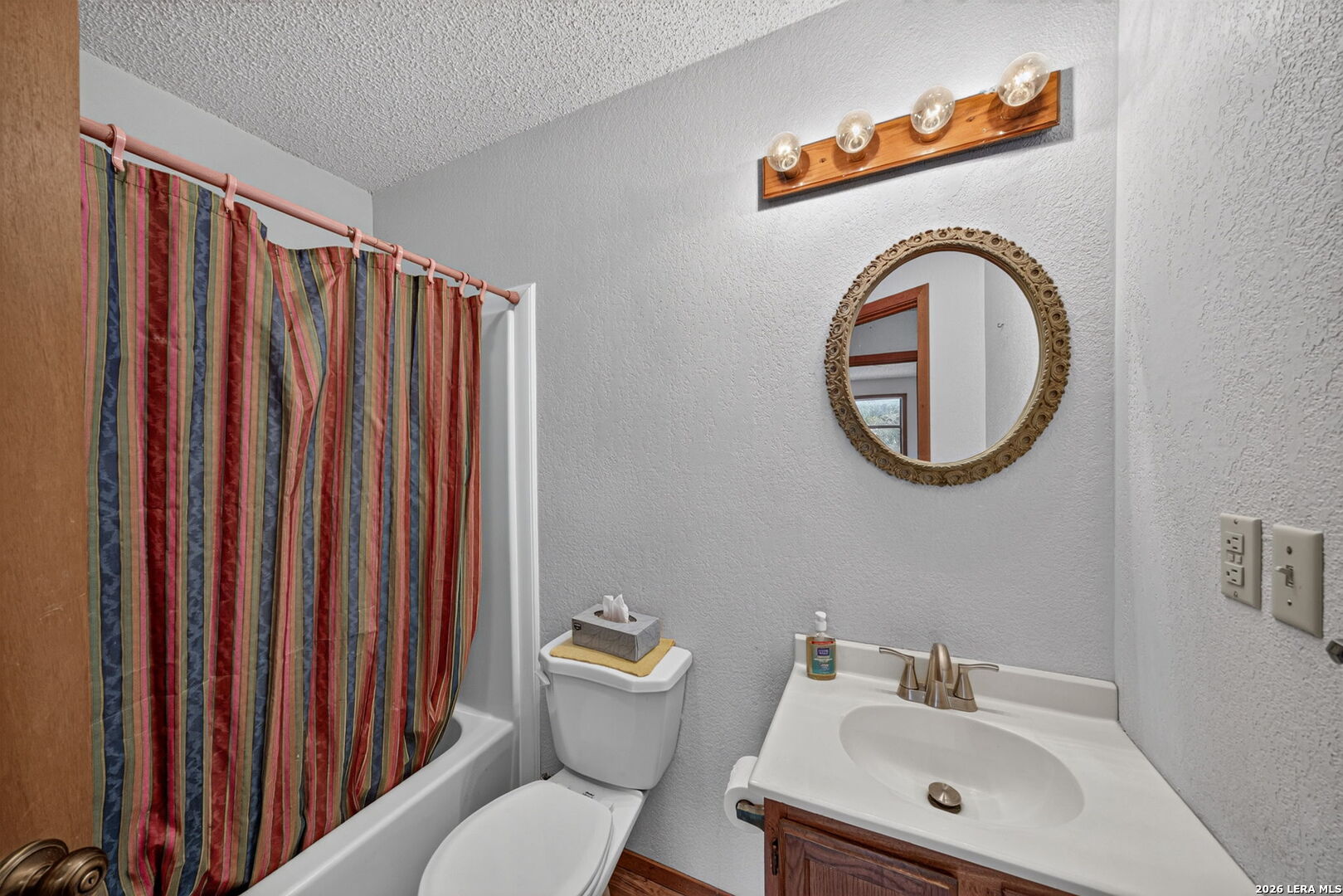 272 White Bass Dr, Lakehills, TX 78063