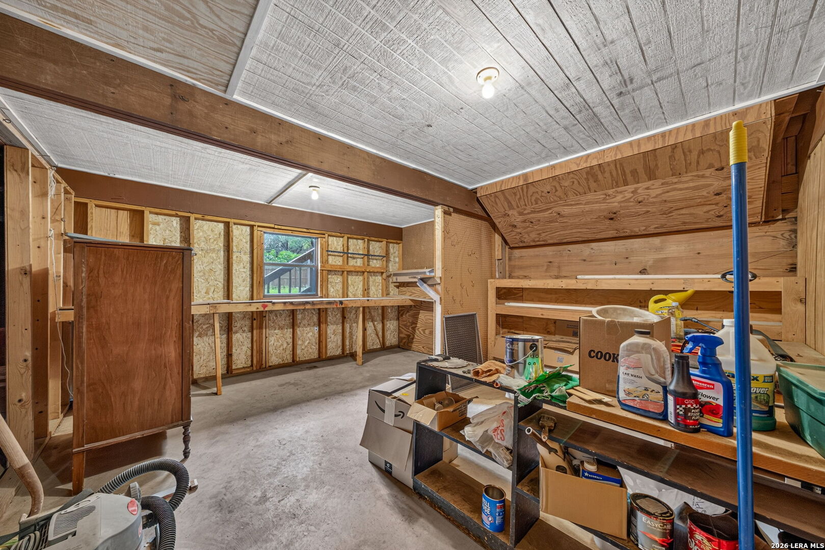 272 White Bass Dr, Lakehills, TX 78063