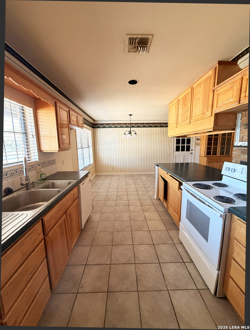 3202 Batesville Rd, Uvalde, TX 78801
