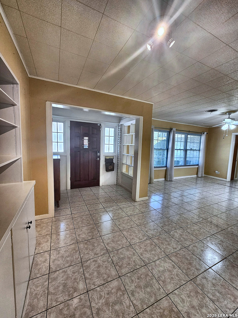 136 RILLA VISTA DR, San Antonio, TX 78216