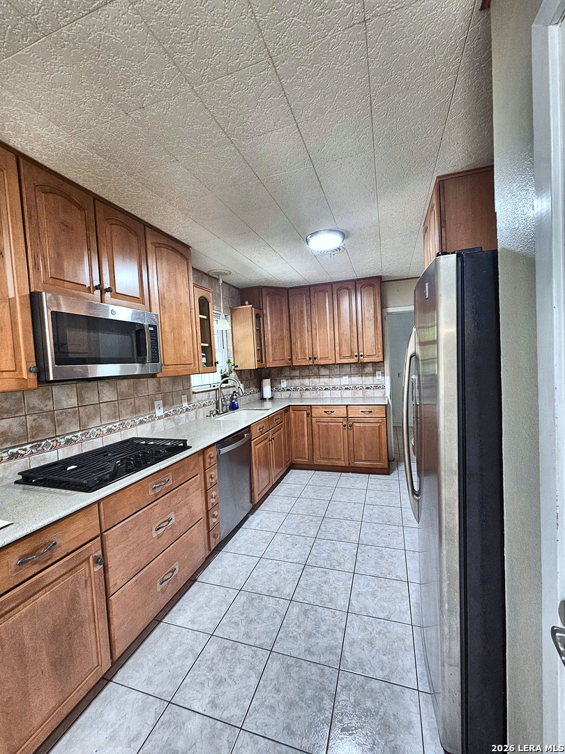 136 RILLA VISTA DR, San Antonio, TX 78216