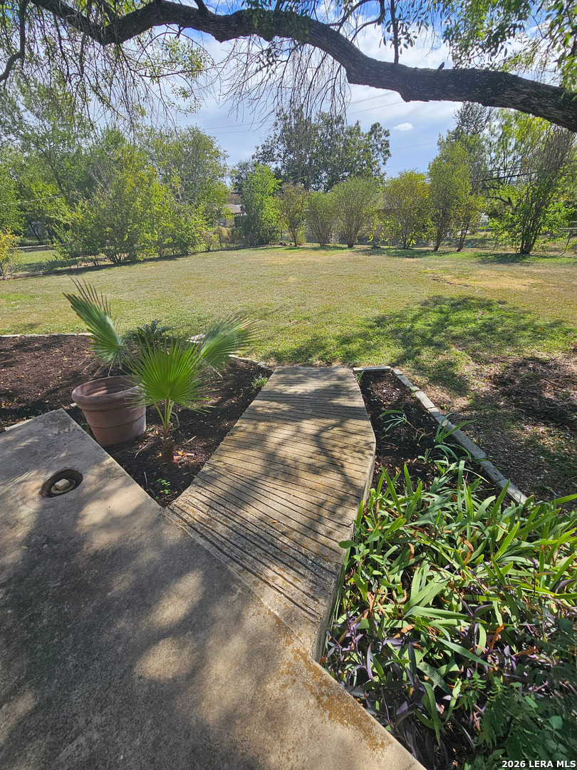136 RILLA VISTA DR, San Antonio, TX 78216