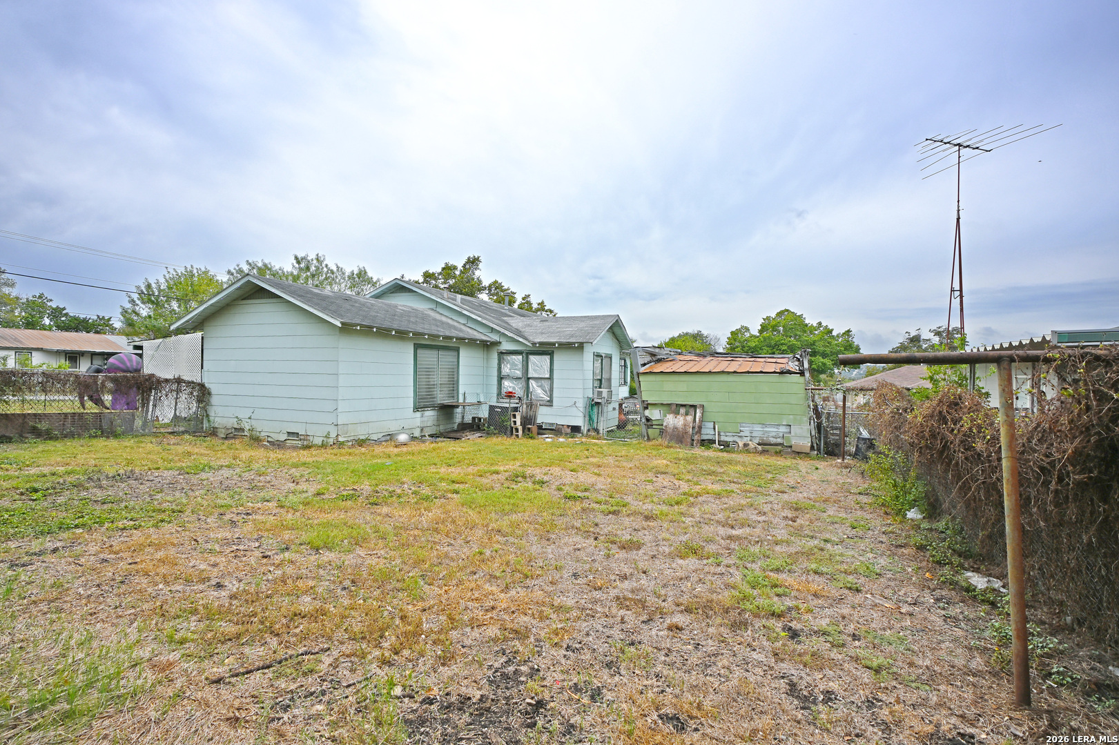 411 S LIVE OAK AVE, New Braunfels, TX 78130