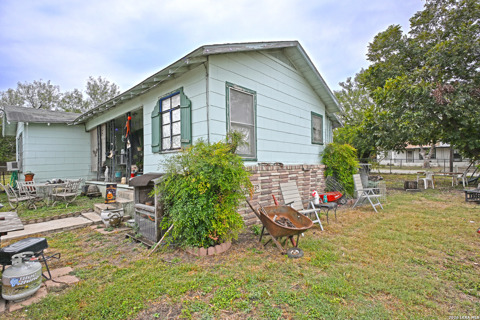411 S LIVE OAK AVE, New Braunfels, TX 78130