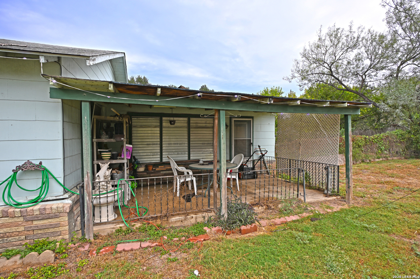411 S LIVE OAK AVE, New Braunfels, TX 78130