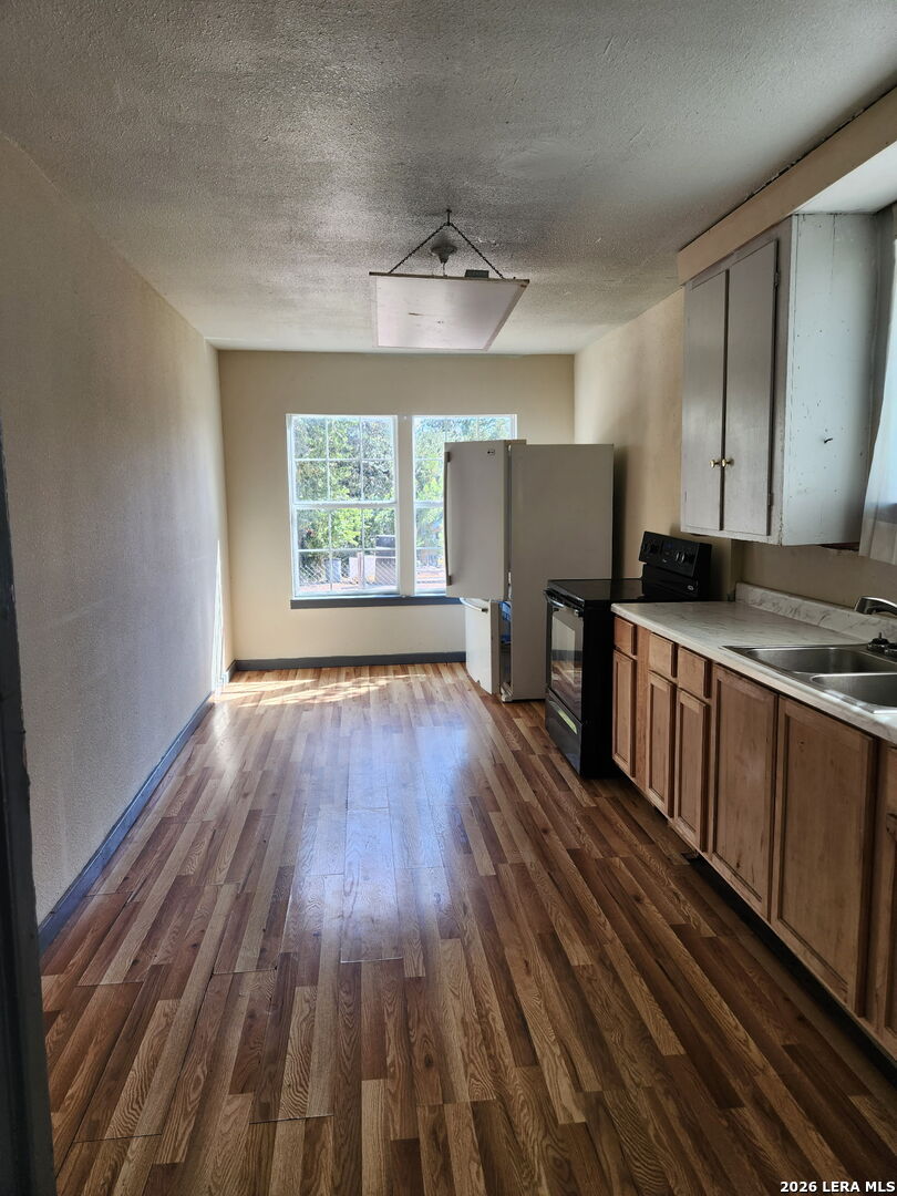 394 Skyline Dr, Bandera, TX 78003