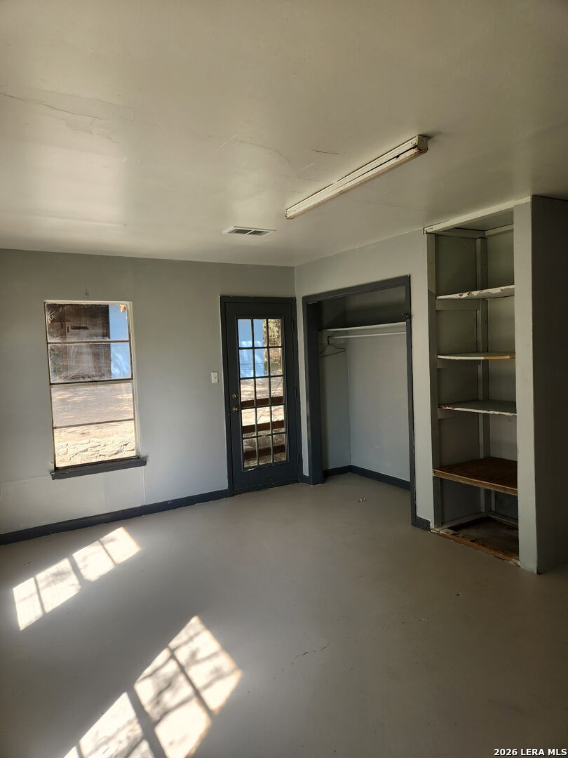 394 Skyline Dr, Bandera, TX 78003