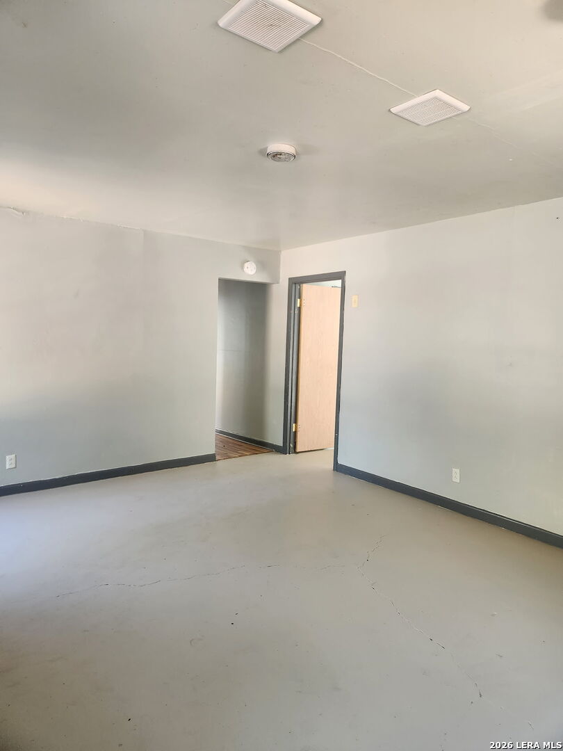 394 Skyline Dr, Bandera, TX 78003