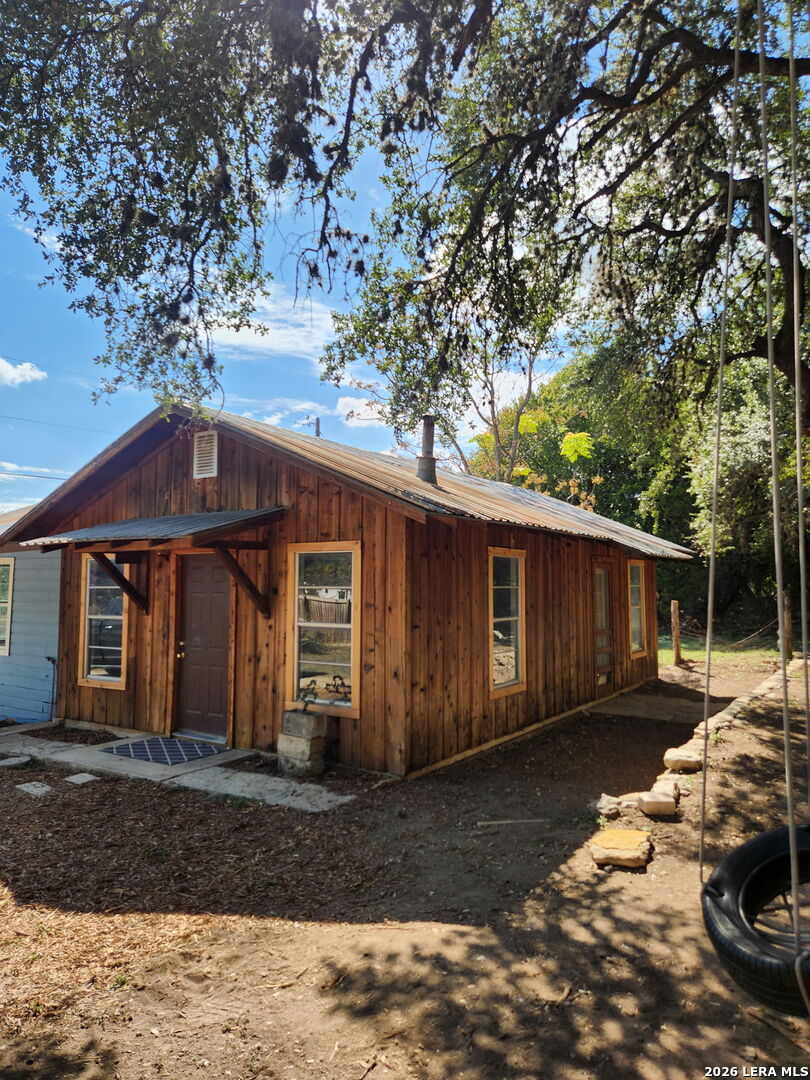 394 Skyline Dr, Bandera, TX 78003