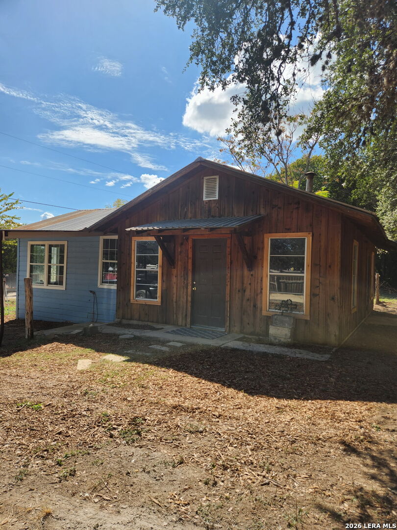 394 Skyline Dr, Bandera, TX 78003