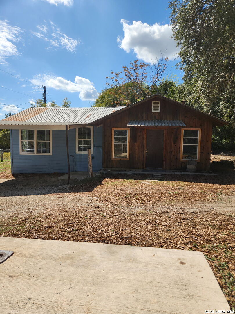 394 Skyline Dr, Bandera, TX 78003