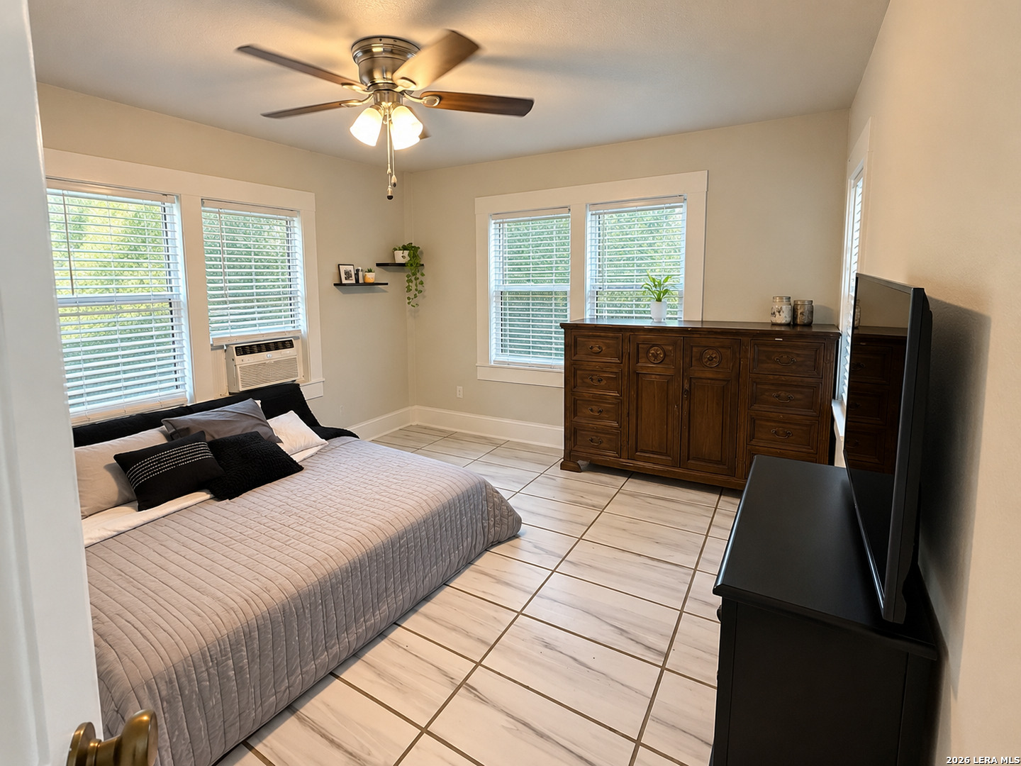 426 ELECTRA ST, Lgv, TX 75602
