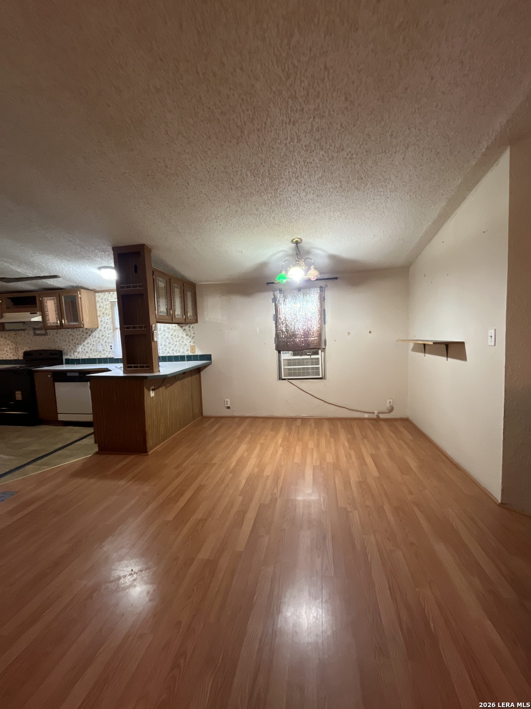 579 County Road 570, Devine, TX 78016