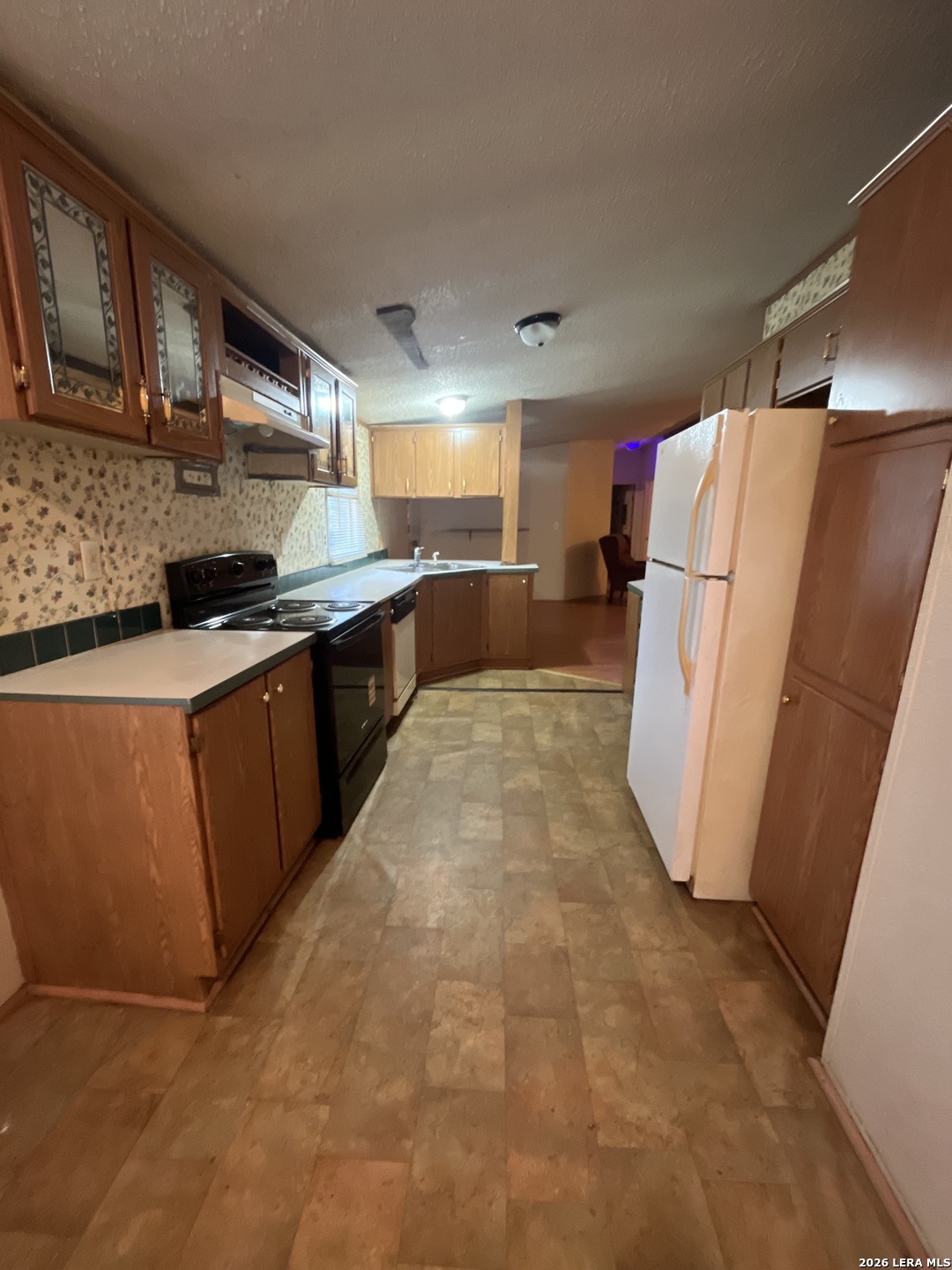 579 County Road 570, Devine, TX 78016