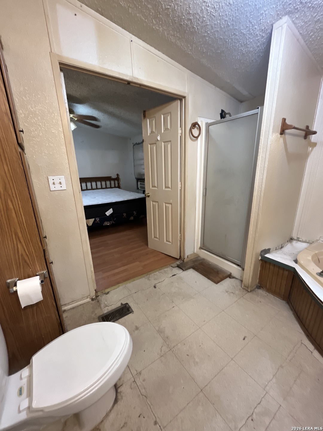 579 County Road 570, Devine, TX 78016