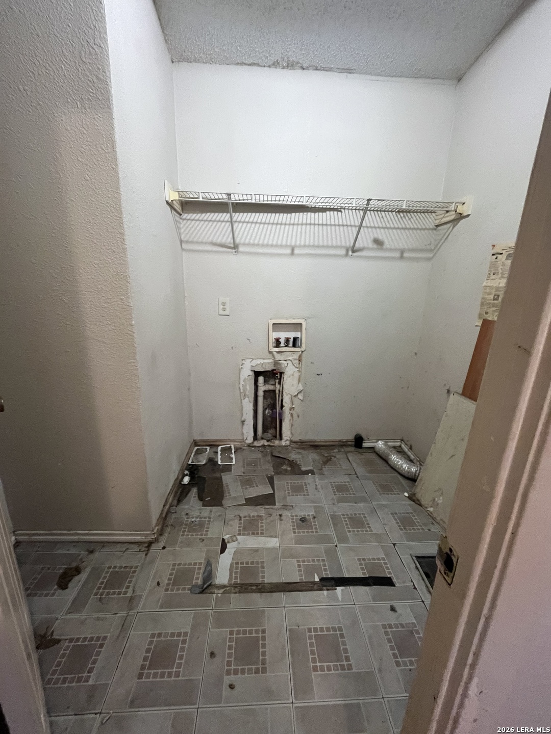 579 County Road 570, Devine, TX 78016