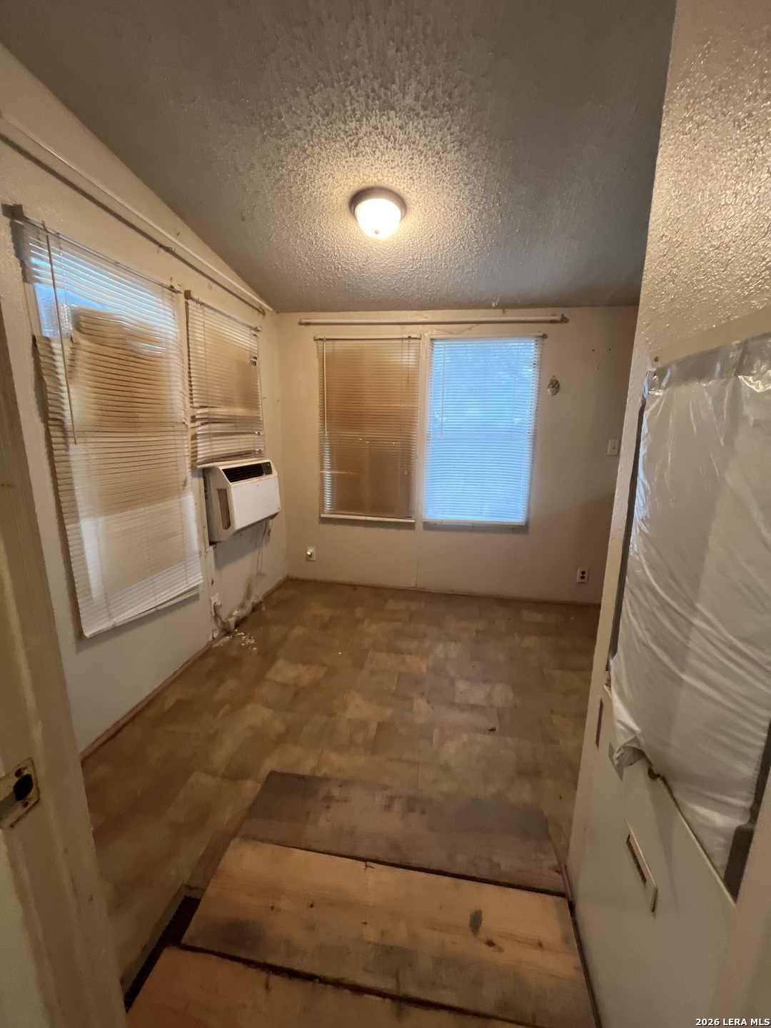 579 County Road 570, Devine, TX 78016