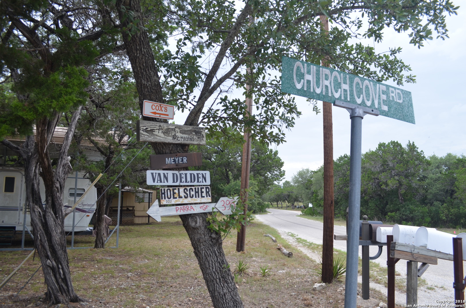 505 MOUNTAIN  Dr, Lakehills, TX 78003