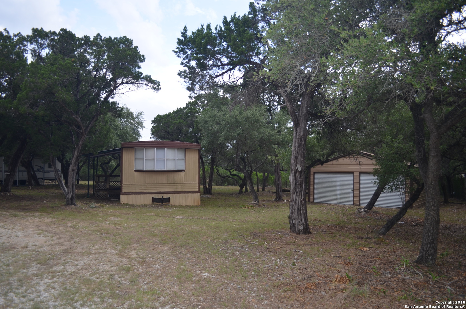 505 MOUNTAIN  Dr, Lakehills, TX 78003