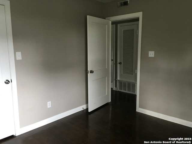 102 NORTHILL DR, San Antonio, TX 78201