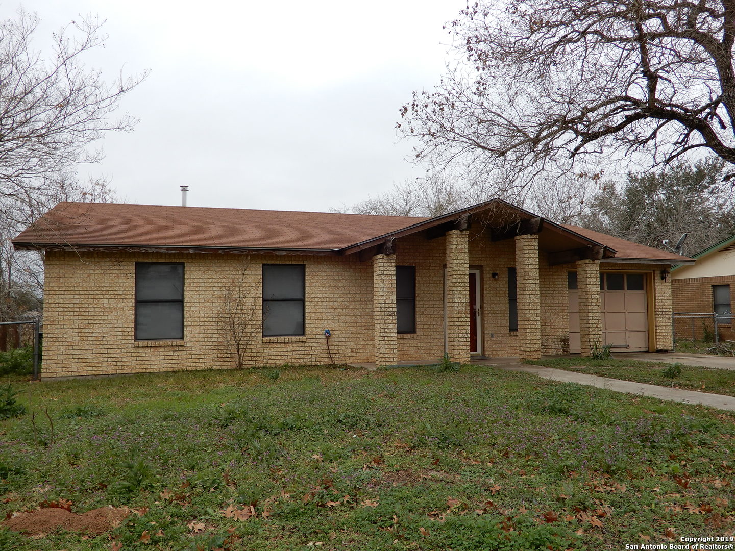 Photo of 1008 Longleaf Dr in Floresville, TX