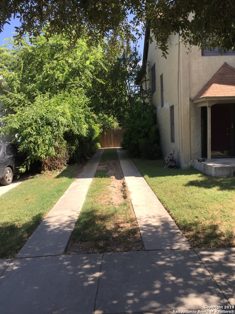 1743 W Summit Ave, #2, San Antonio, TX 78201