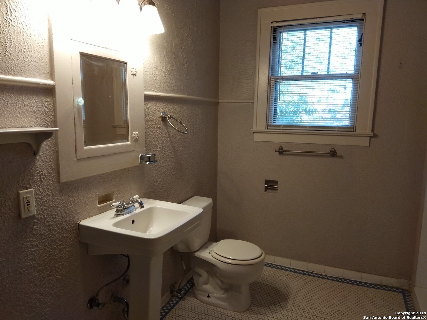 1743 W Summit Ave, #2, San Antonio, TX 78201
