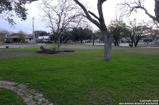 Photo of 1847 Woodlawn Ave in San Antonio, TX