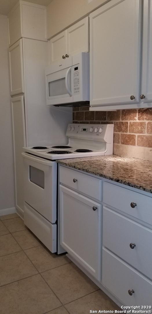 8702 VILLAGE DR, #204, San Antonio, TX 78217