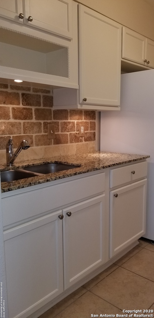 8702 VILLAGE DR, #204, San Antonio, TX 78217