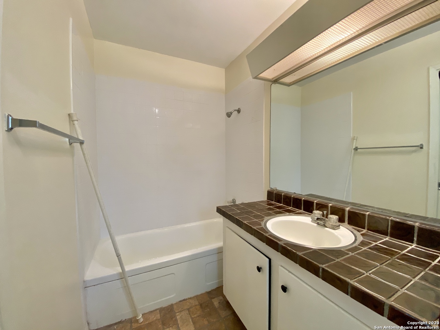 6611 PRESLEY DR, San Antonio, TX 78240