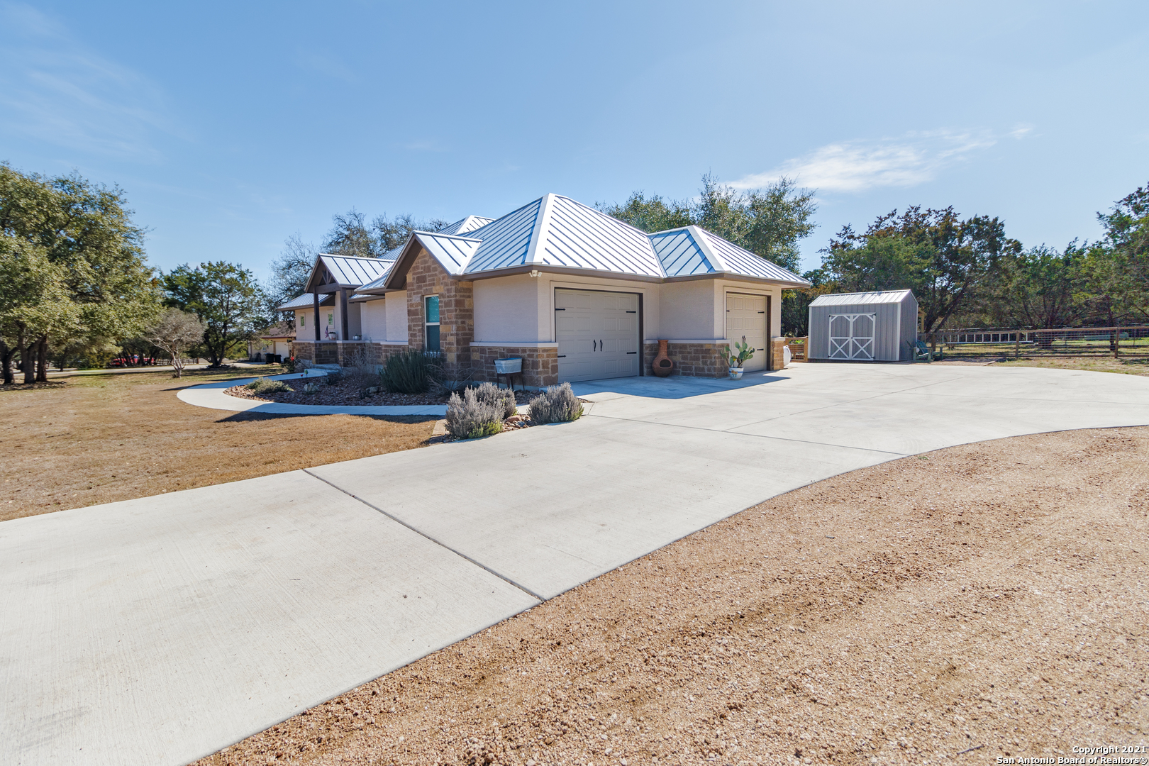 175 Quail Dr, Bandera, TX 78003