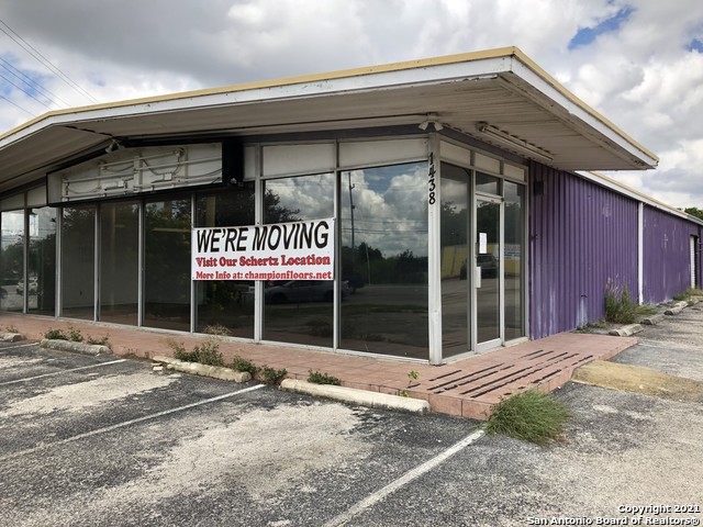 AVAILABLE JUNE 1 * 4928 SQUARE FEET, 1500 SQ FT AIR CONDITIONED RETAIL SPACE, 3400 WAREHOUSE/STORAGE FEET, FOR LEASE ON PAT BOOKER RD * METAL BUILDING WITH AMPLE PARKING * MULTIPLE USE POSSIBILITIES * MODIFIED GROSS LEASE *