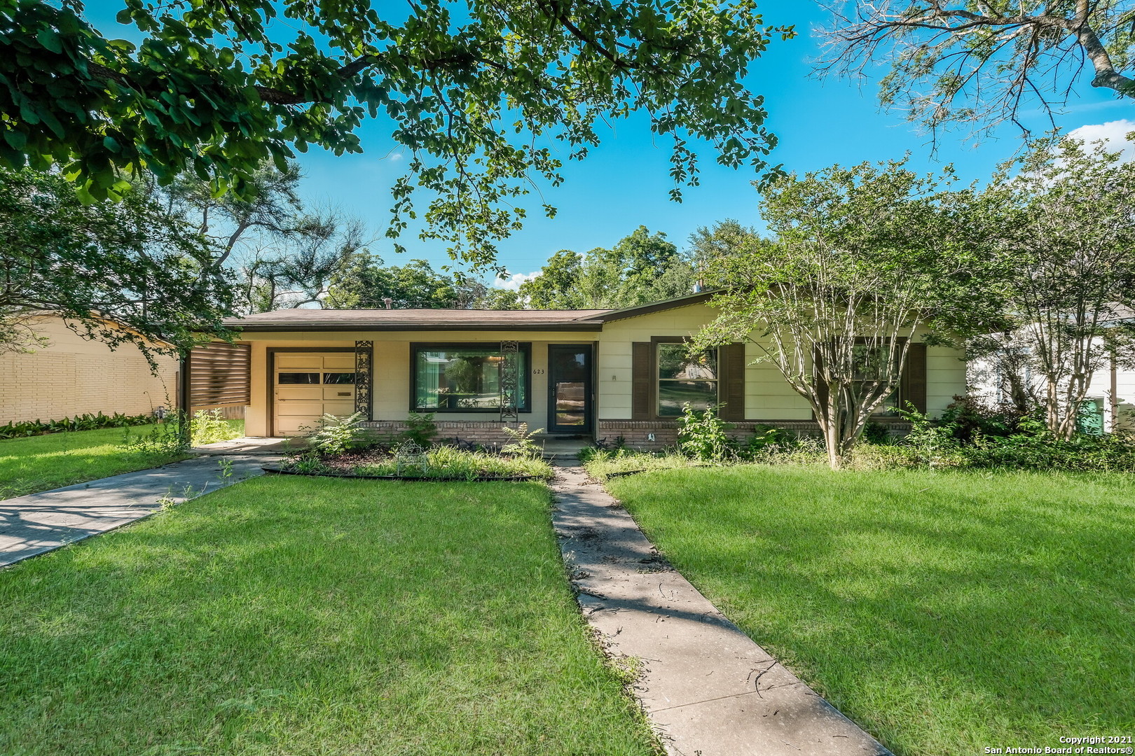 Property photo for 623 E NOTTINGHAM DR, San Antonio, TX