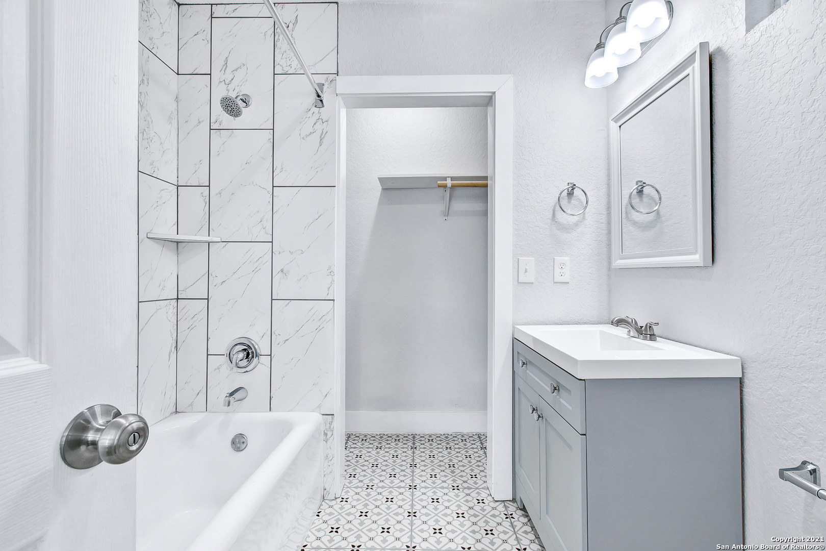 1020 W French Pl, San Antonio, TX 78212