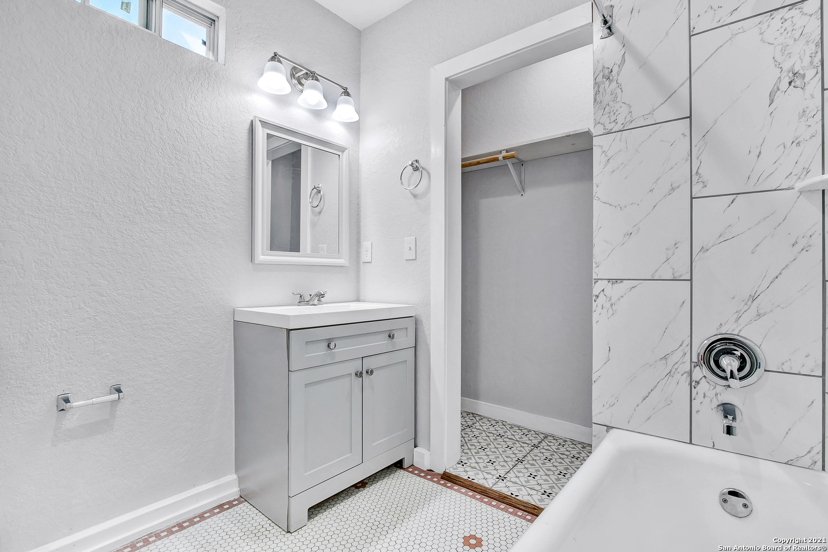 1020 W French Pl, San Antonio, TX 78212