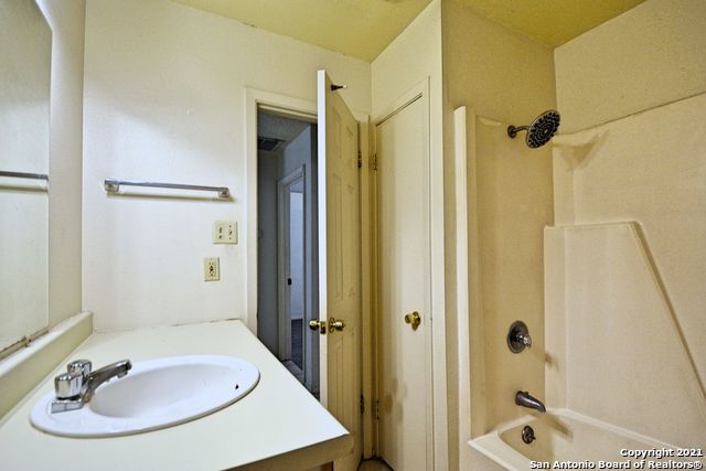 1534 EICHEN RD, New Braunfels, TX 78130