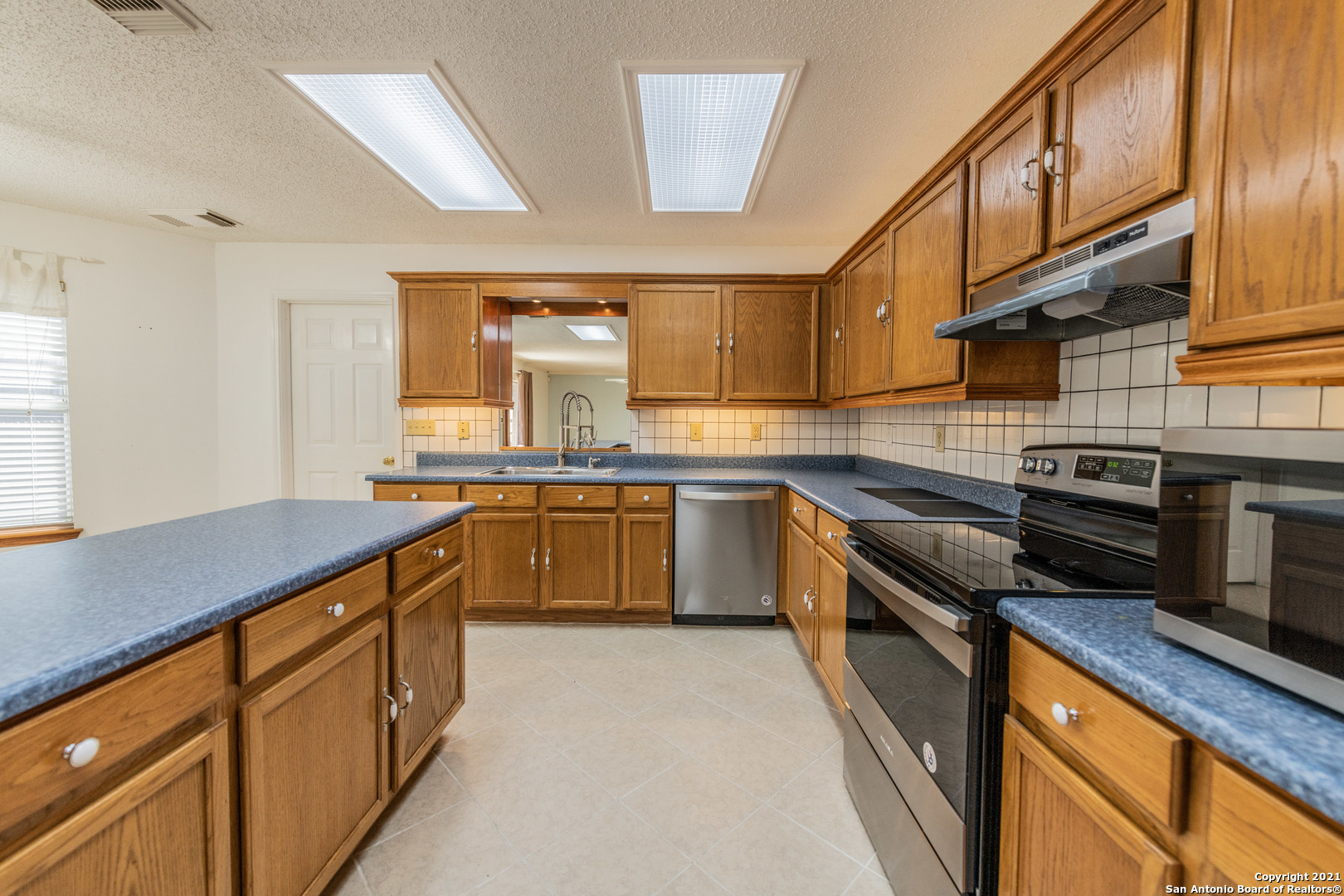 8210 CANTURA MLS, Converse, TX 78109