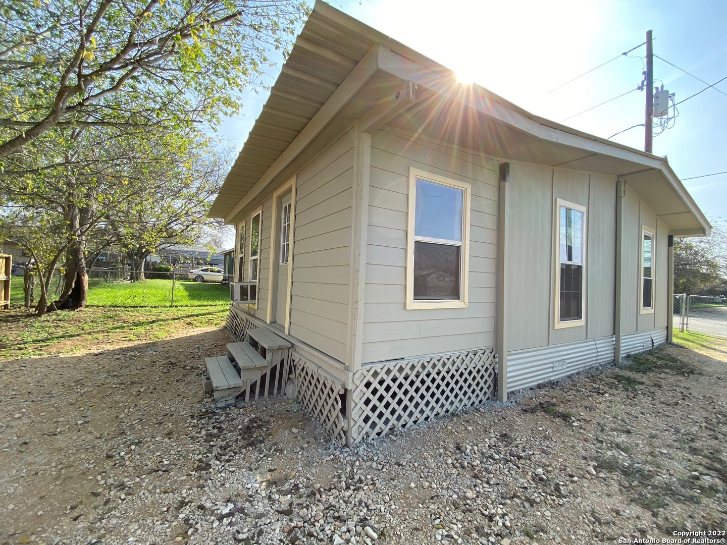 Photo of 104 2nd St in Stockdale, TX