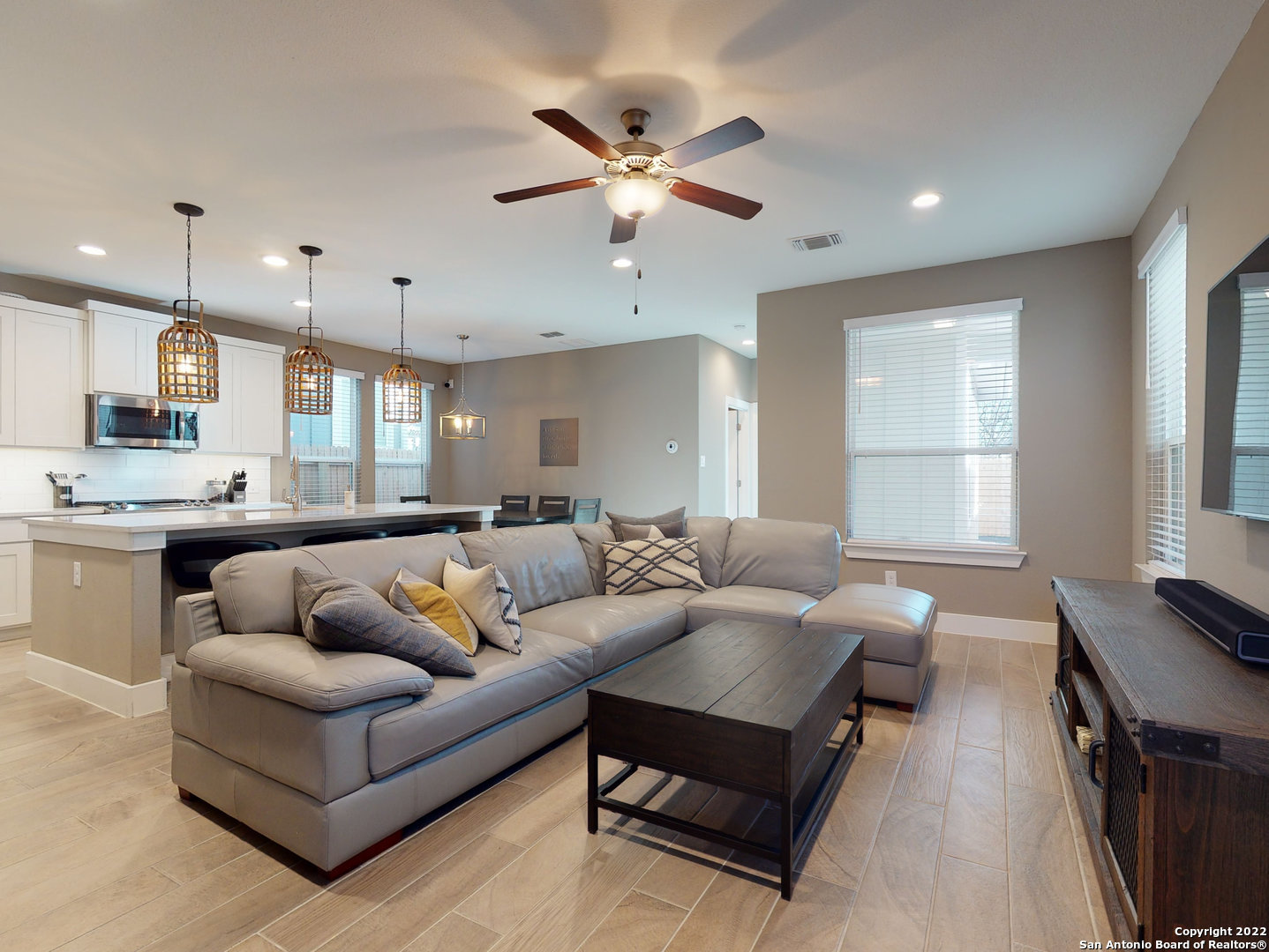 Property photo for 1422 E Sandalwood Ln, San Antonio, TX