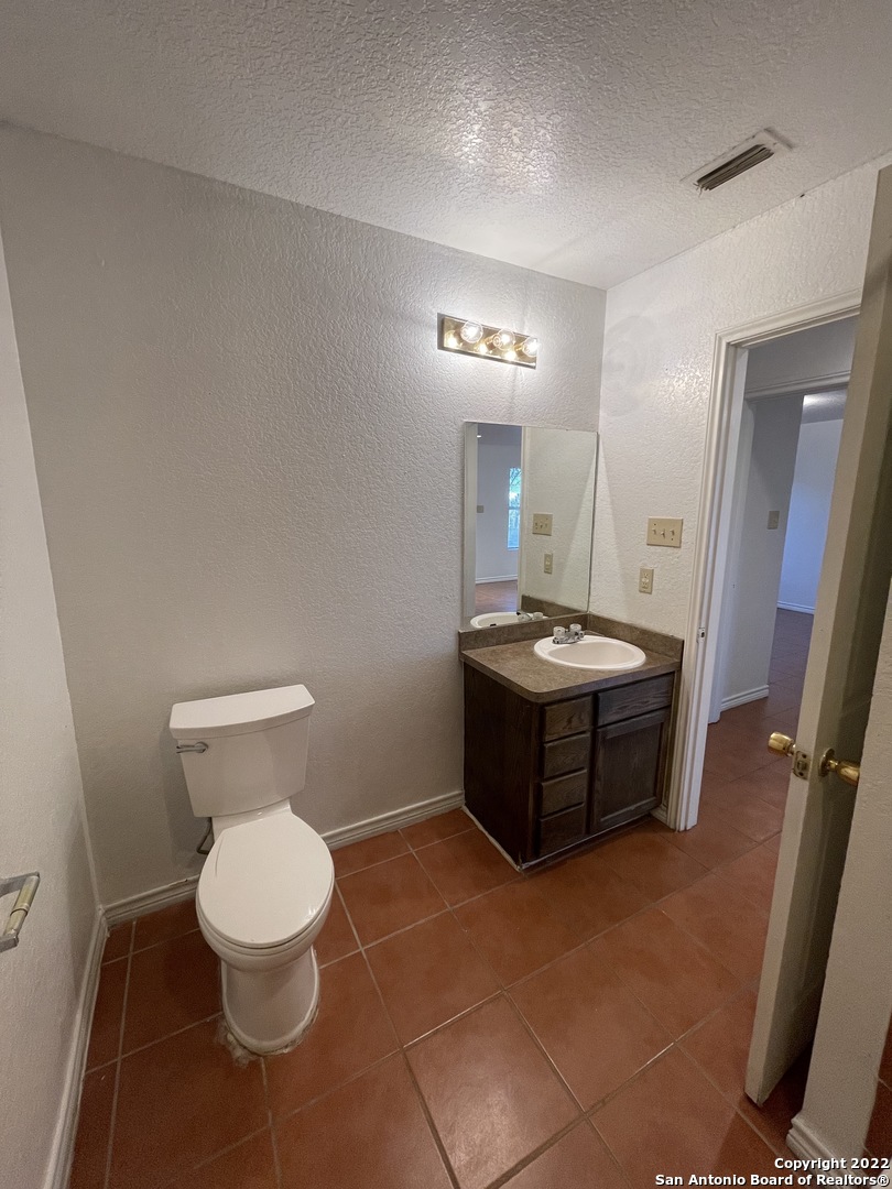1721 QUINTANA RD, #202, San Antonio, TX 78211