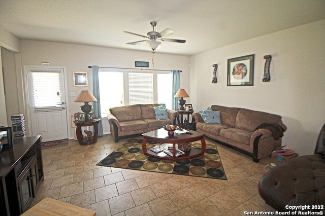 9138 Hogarten Park   Converse TX 78109-2804
