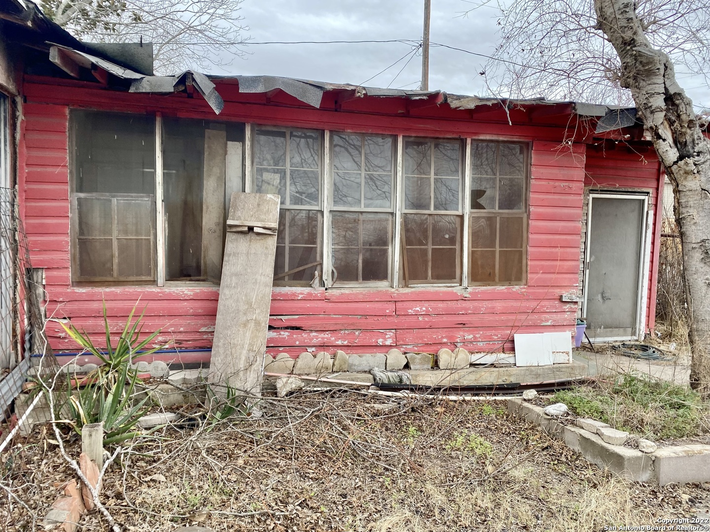 Photo of 614 4th St in Natalia, TX