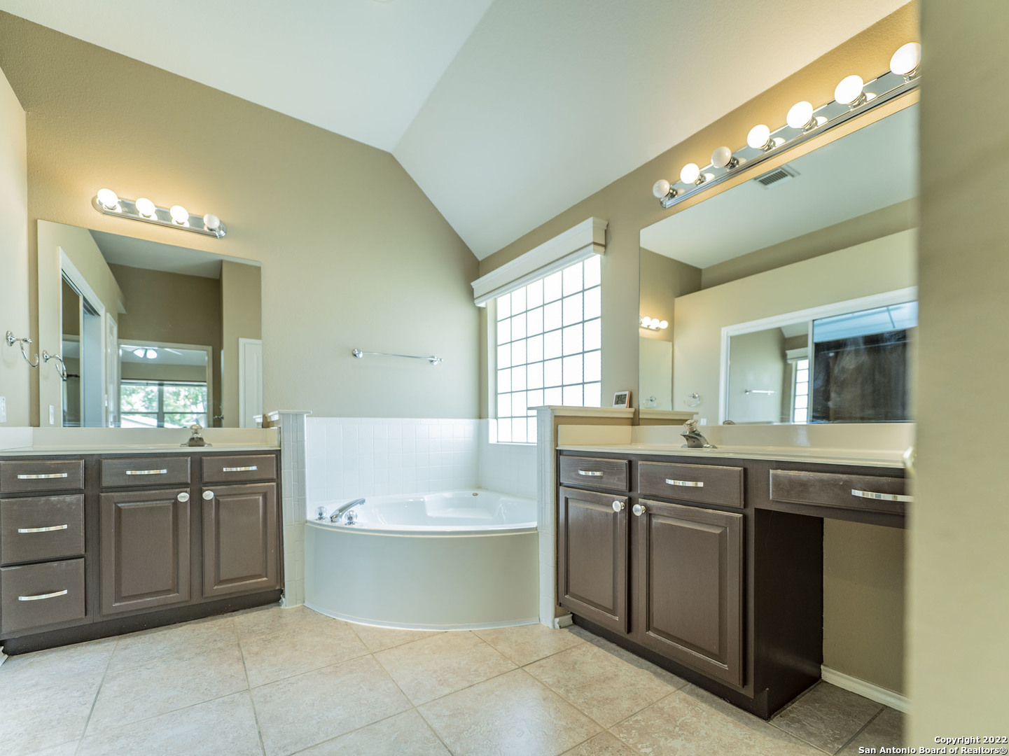 15226 FALL HAVEN DR, San Antonio, TX 78247