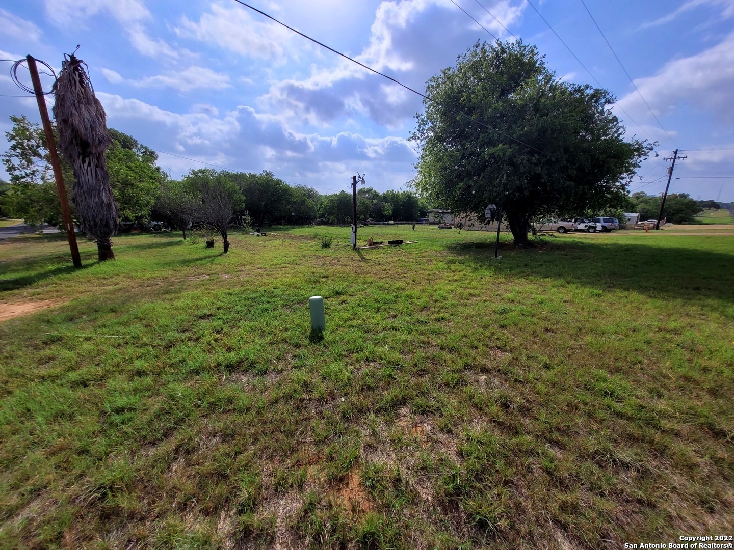 Photo of 200 Blue Jay Dr in Floresville, TX