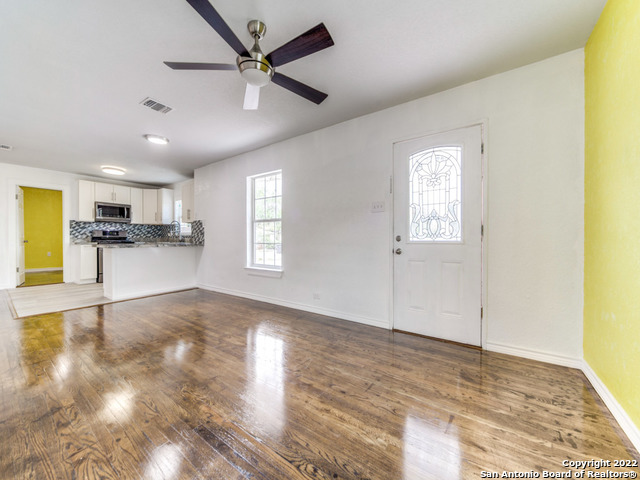 210 VENICE, San Antonio, TX 78201
