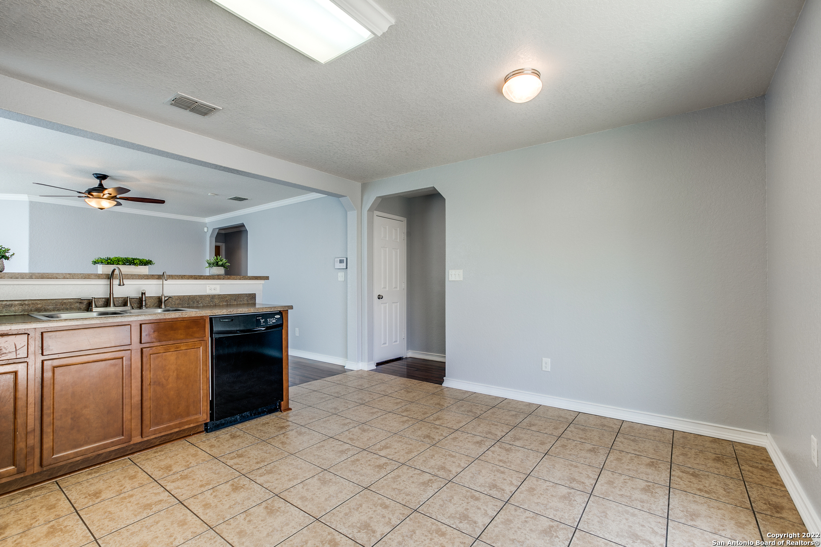 Eat-In Kitchen