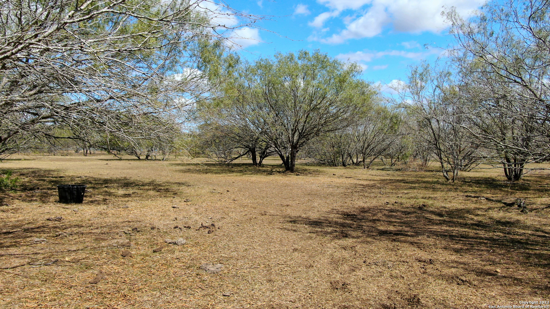 Photo of 812 County Rd 415 in Stockdale, TX