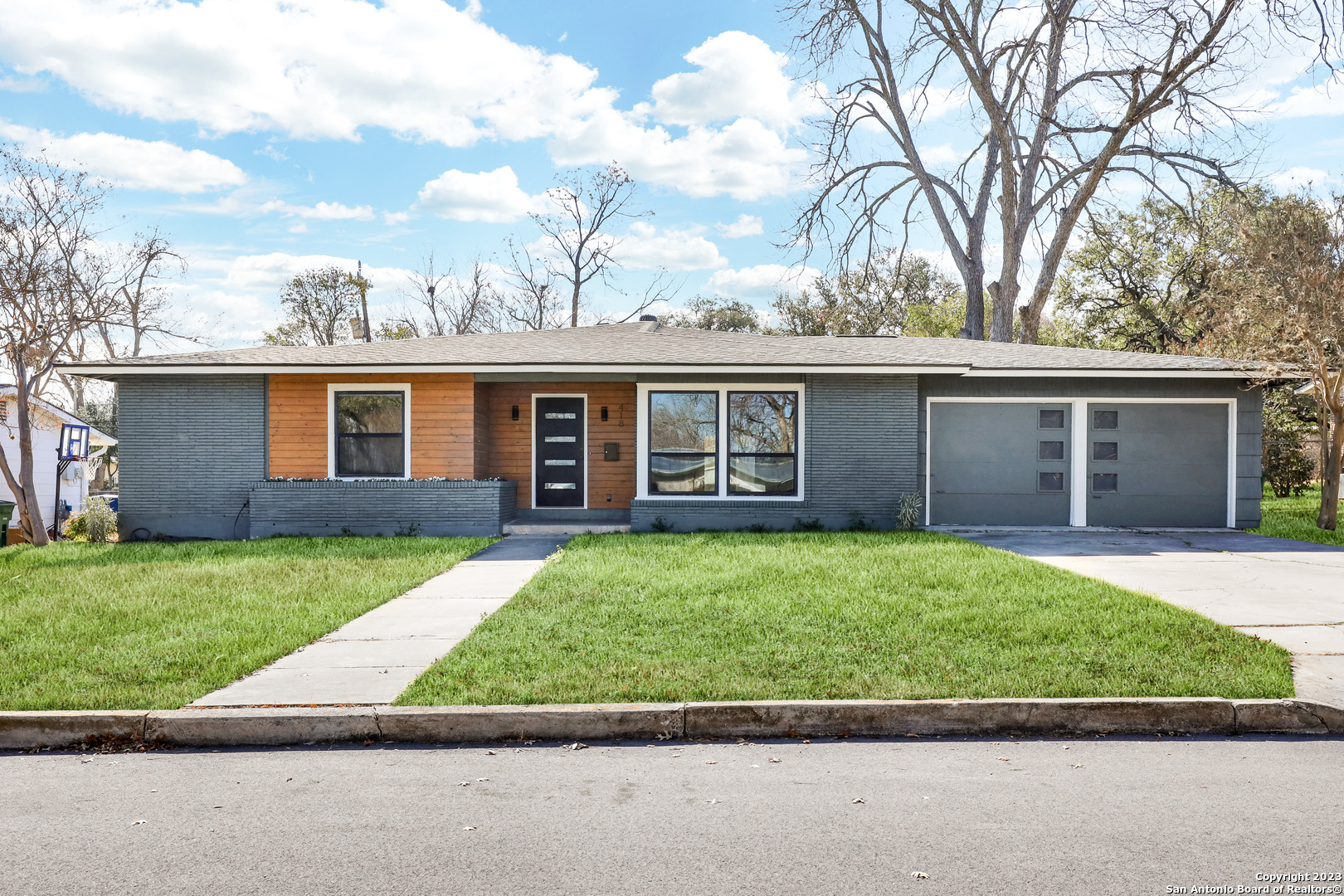 Property photo for 418 OAKLEAF DR, San Antonio, TX