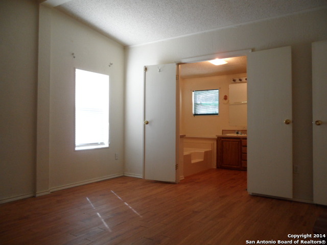 1025 WILLOW DR, Canyon Lake, TX 78133